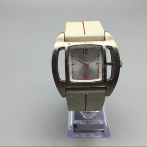 Vtg Wilsons Leather Silver and White unisex 44mm Watch